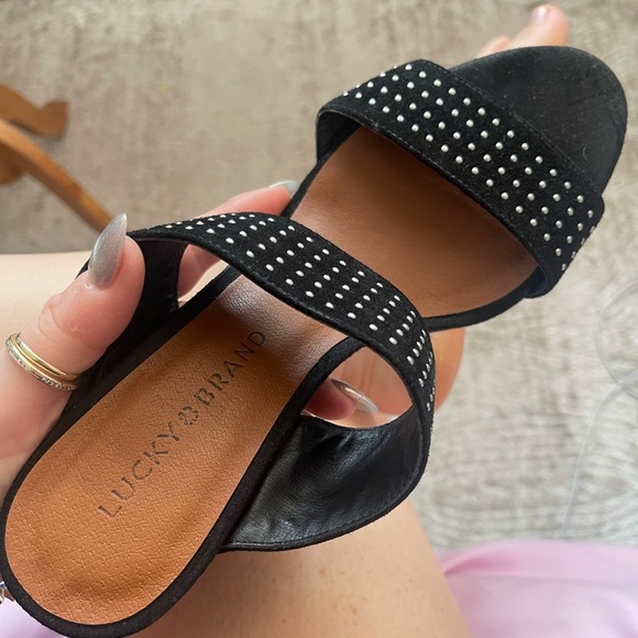 Lucky Brand Women Shoe Sandals Heels Studded Suede Black  7.5 - Picture 2 of 4